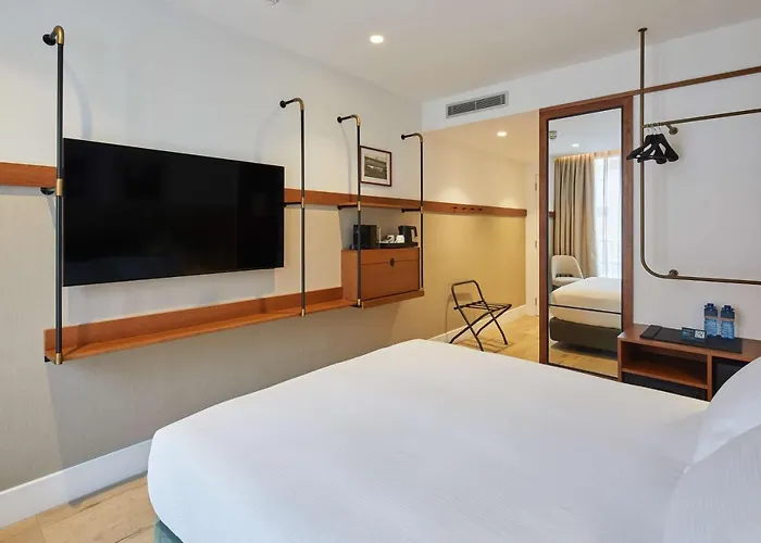 Hotel Via Sants Barcelona, Tapestry Collection By Hilton