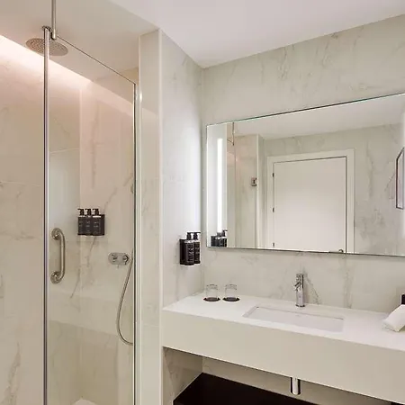 Hotel Via Sants Barcelona, Tapestry Collection By Hilton